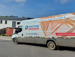 Zateplení novostavby s plochou střechou pomocí foukané izolace